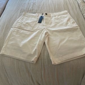 Banana Republic 11” Core Temp Off White Shorts. New With Tags.